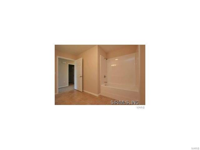 43 Colonial Manor, Unit D Highland, IL 62249 - Photo 17 of 26 Gallery Image 17