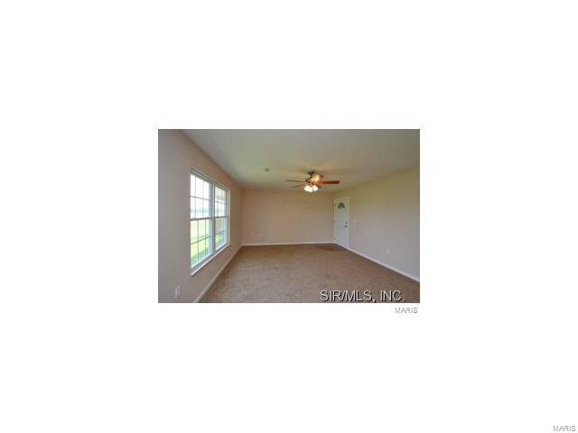 43 Colonial Manor, Unit D Highland, IL 62249 - Photo 3 of 26 Gallery Image 3