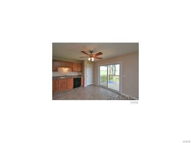 43 Colonial Manor, Unit D Highland, IL 62249 - Photo 5 of 26 Gallery Image 5
