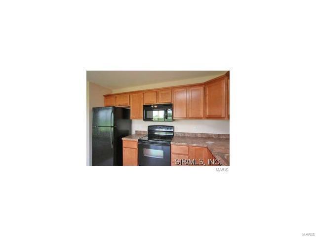 43 Colonial Manor, Unit D Highland, IL 62249 - Photo 8 of 26 Gallery Image 8