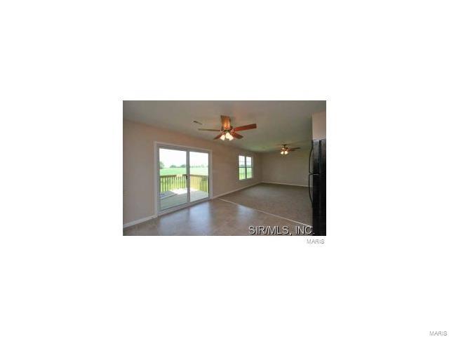 43 Colonial Manor, Unit D Highland, IL 62249 - Photo 9 of 26 Gallery Image 9