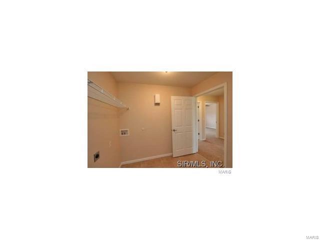 43 Colonial Manor, Unit D Highland, IL 62249 - Photo 10 of 26 Gallery Image 10