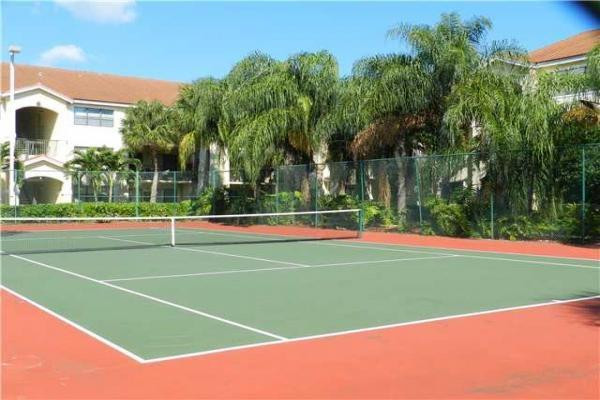 630 South Park Road Hollywood, FL 33021 - Photo 2 of 12 Photo 2