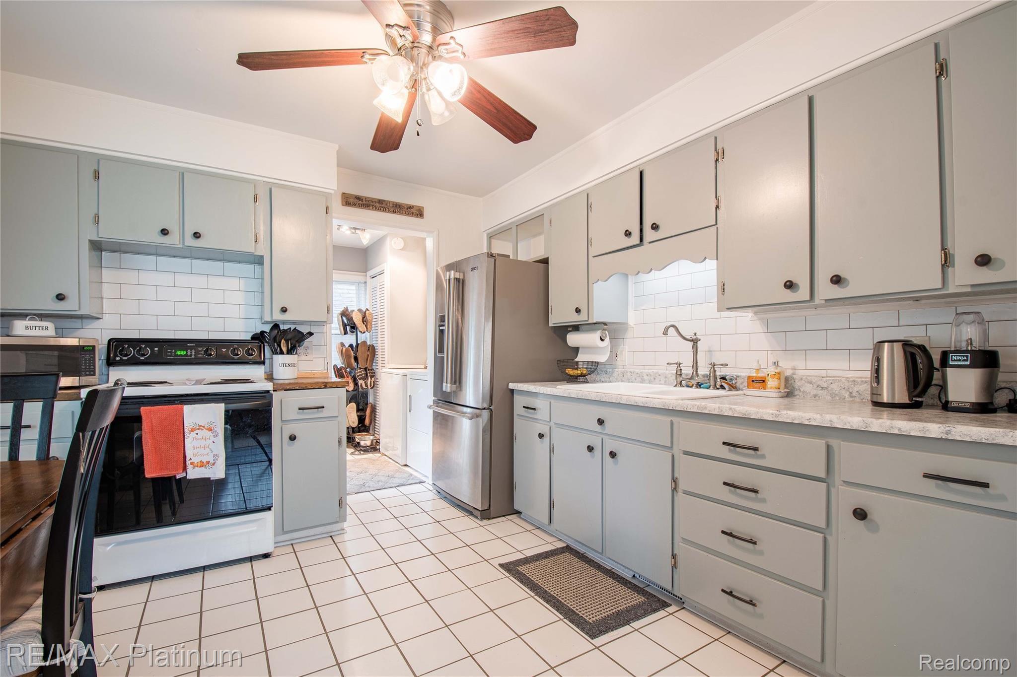 612 North Road Fenton, MI 48430 - Photo 12 of 27 612 North Rd HDR MLS12.jpg