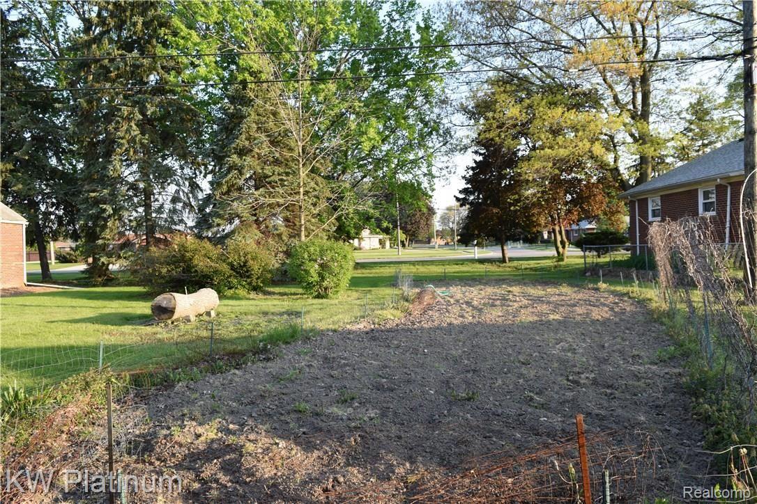 18620 Goddard Road Allen Park, MI 48101 - Photo 13 of 46 DSC_0996.JPG