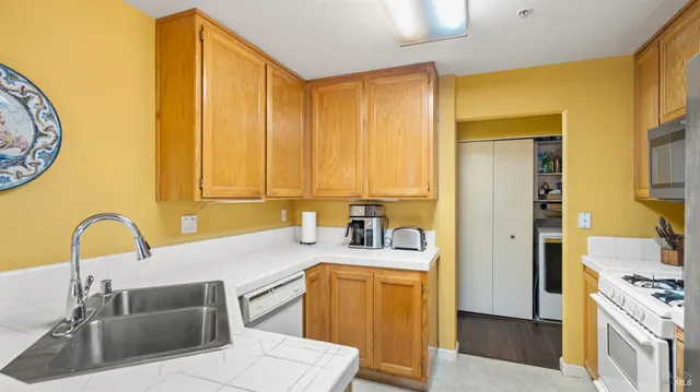 $634,000 | 813 Chardonnay Circle, Petaluma, CA 94954