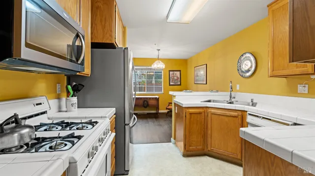 $634,000 | 813 Chardonnay Circle, Petaluma, CA 94954