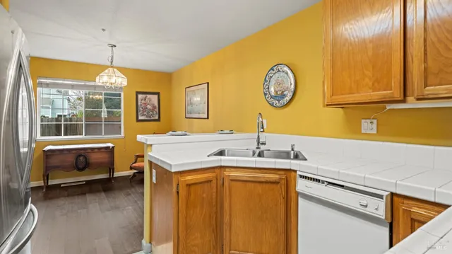 $634,000 | 813 Chardonnay Circle, Petaluma, CA 94954