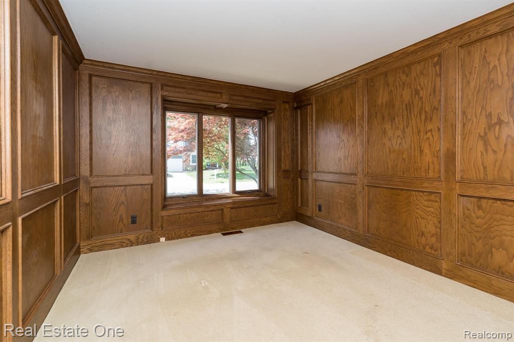 630 Baker Street Rochester Hills, MI 48307 - Photo 20 of 33