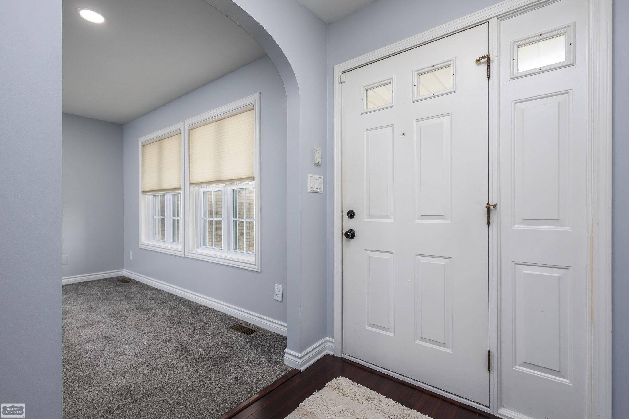 35328 Riebel Clinton Township, MI 48035 - Photo 9 of 33 Gallery Image 9