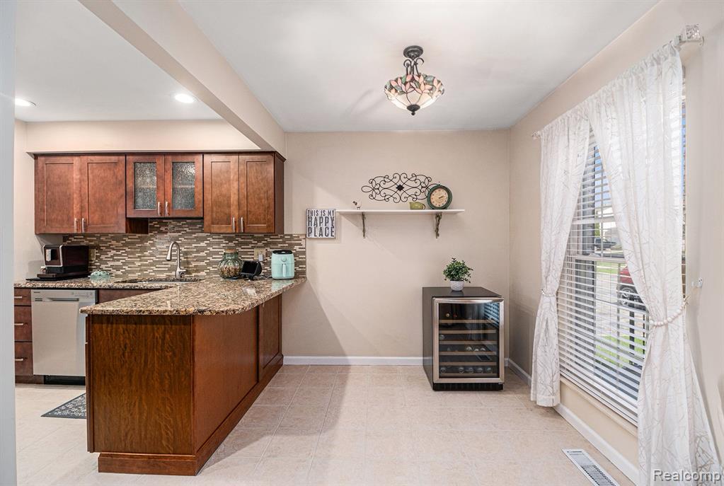 156 Stratford Lane Rochester Hills, MI 48309 - Photo 4 of 29
