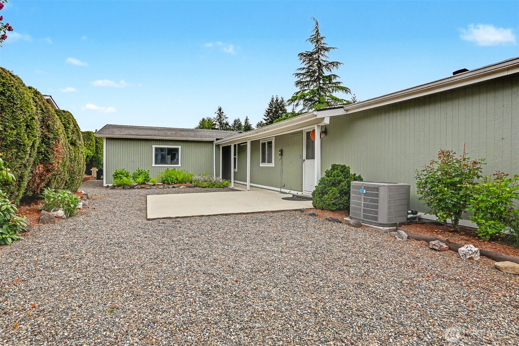 905 243rd Street Southwest Bothell, WA 98021 - Photo 32 of 37 a front view of a house with garden