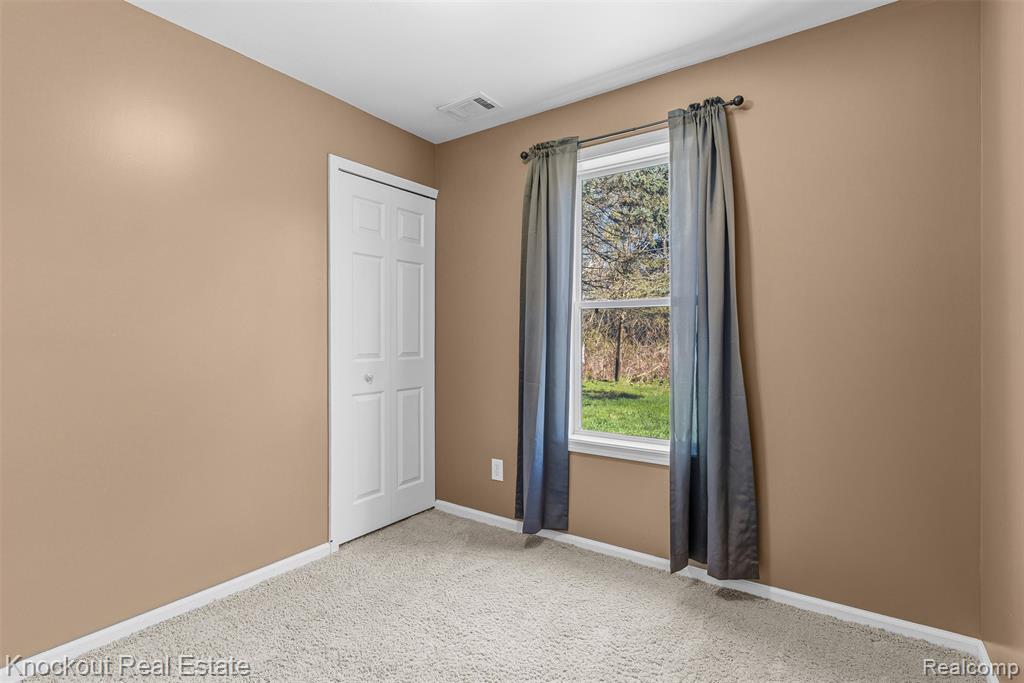 9060 North McKinley Road Flushing, MI 48433 - Photo 15 of 28