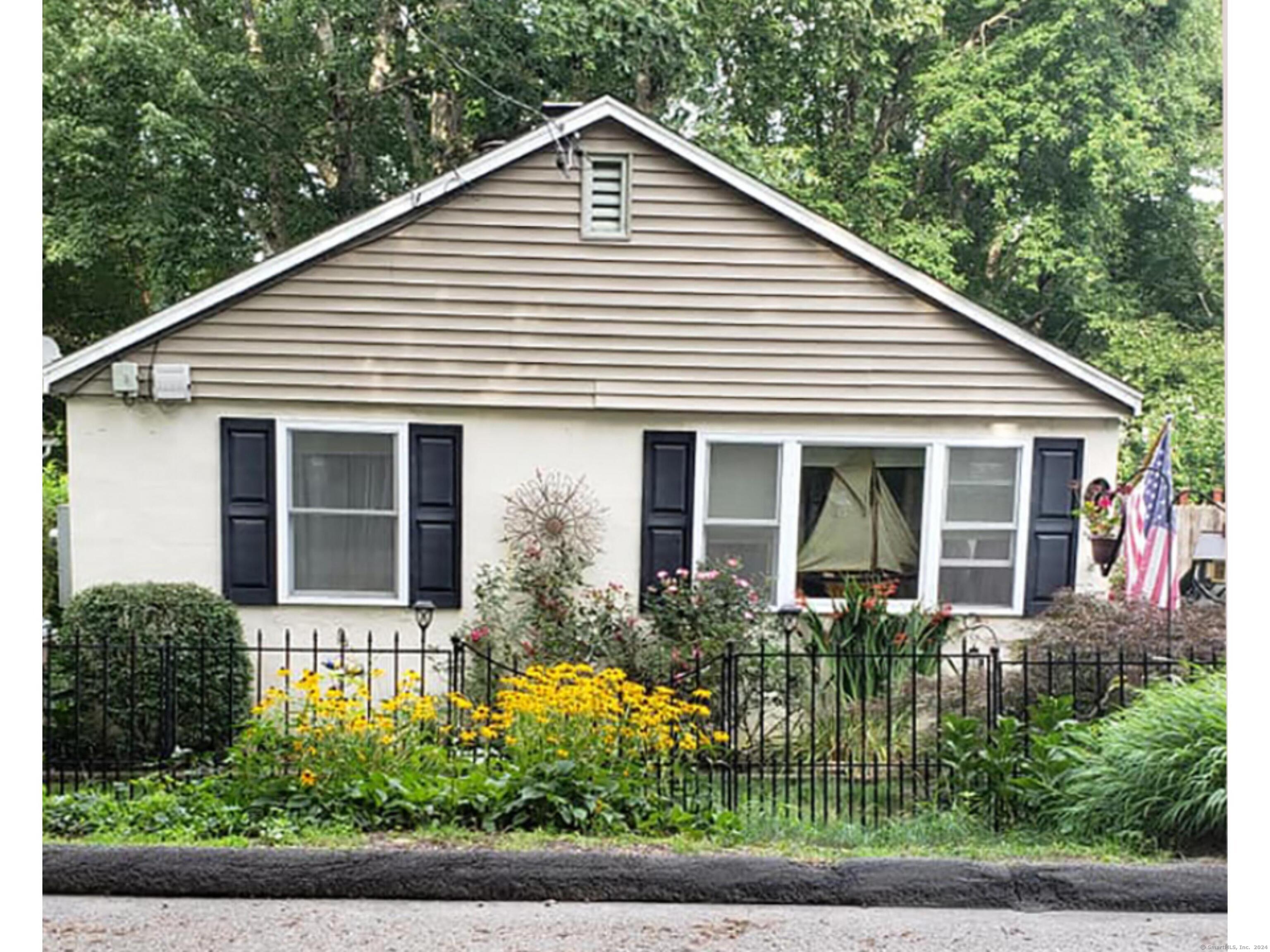 39 Spring Glen Road East Lyme, CT 06357 - Photo 1 of 1