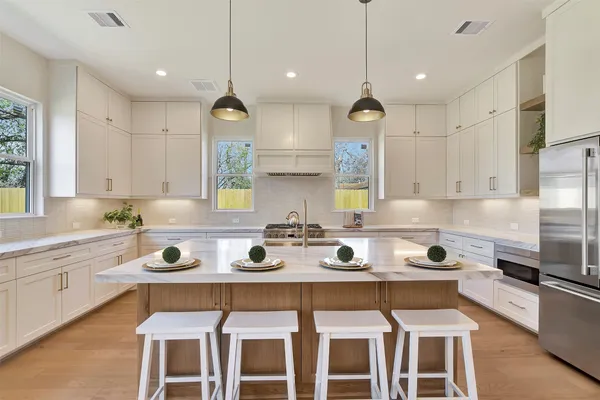 $999,000 | 1825 Huge Oaks Street, Houston, TX 77055