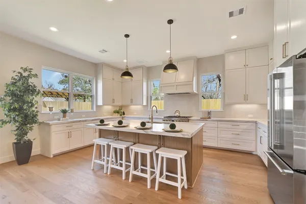 $999,000 | 1825 Huge Oaks Street, Houston, TX 77055