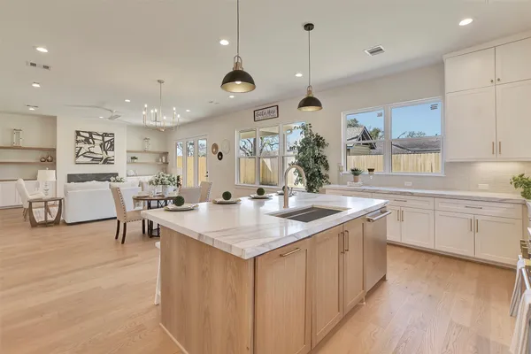 $999,000 | 1825 Huge Oaks Street, Houston, TX 77055