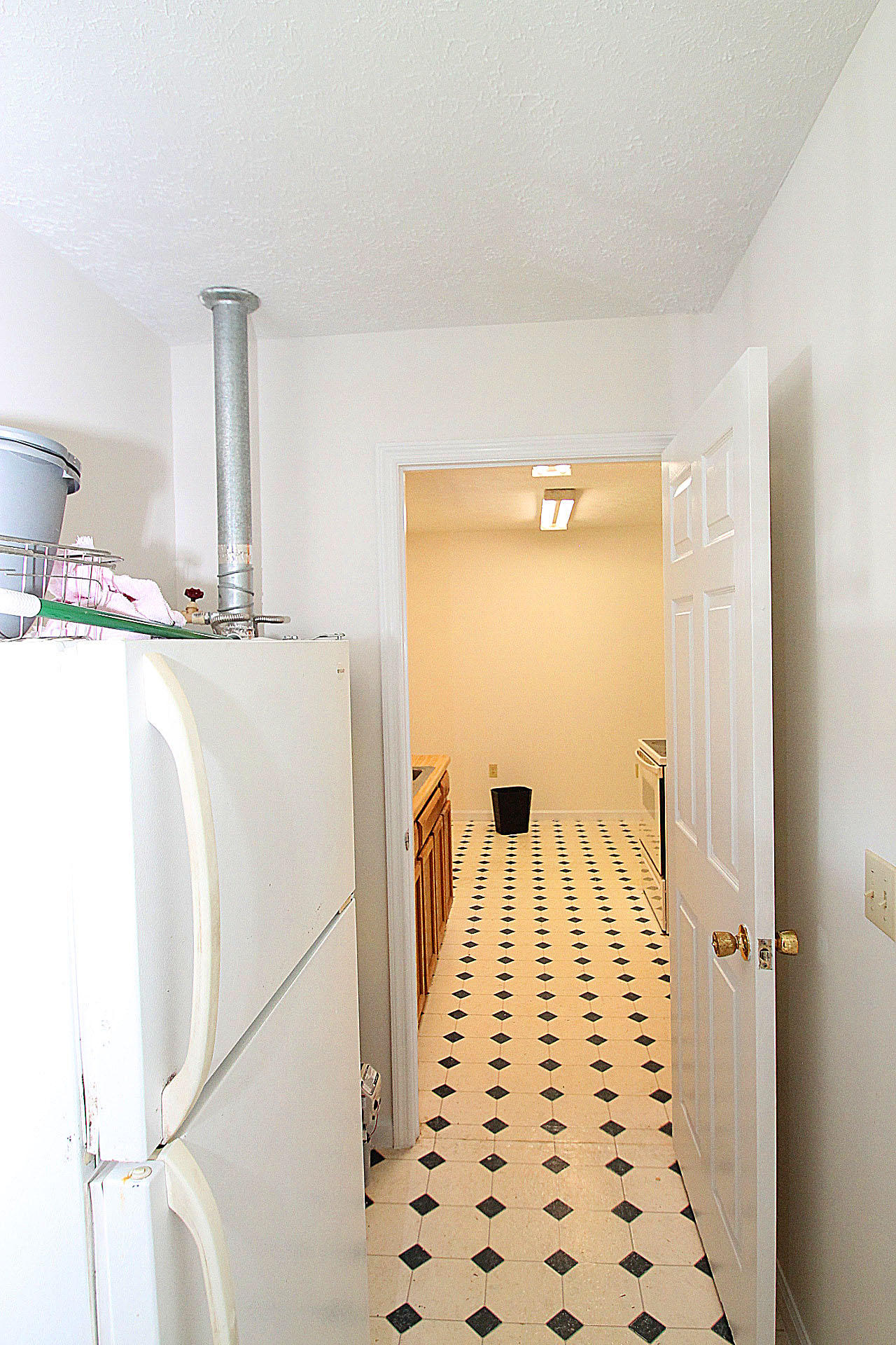 5350 Mayland Road Crossville, TN 38571 - Photo 17 of 33 UTILITY ROOM TO KITCHEN