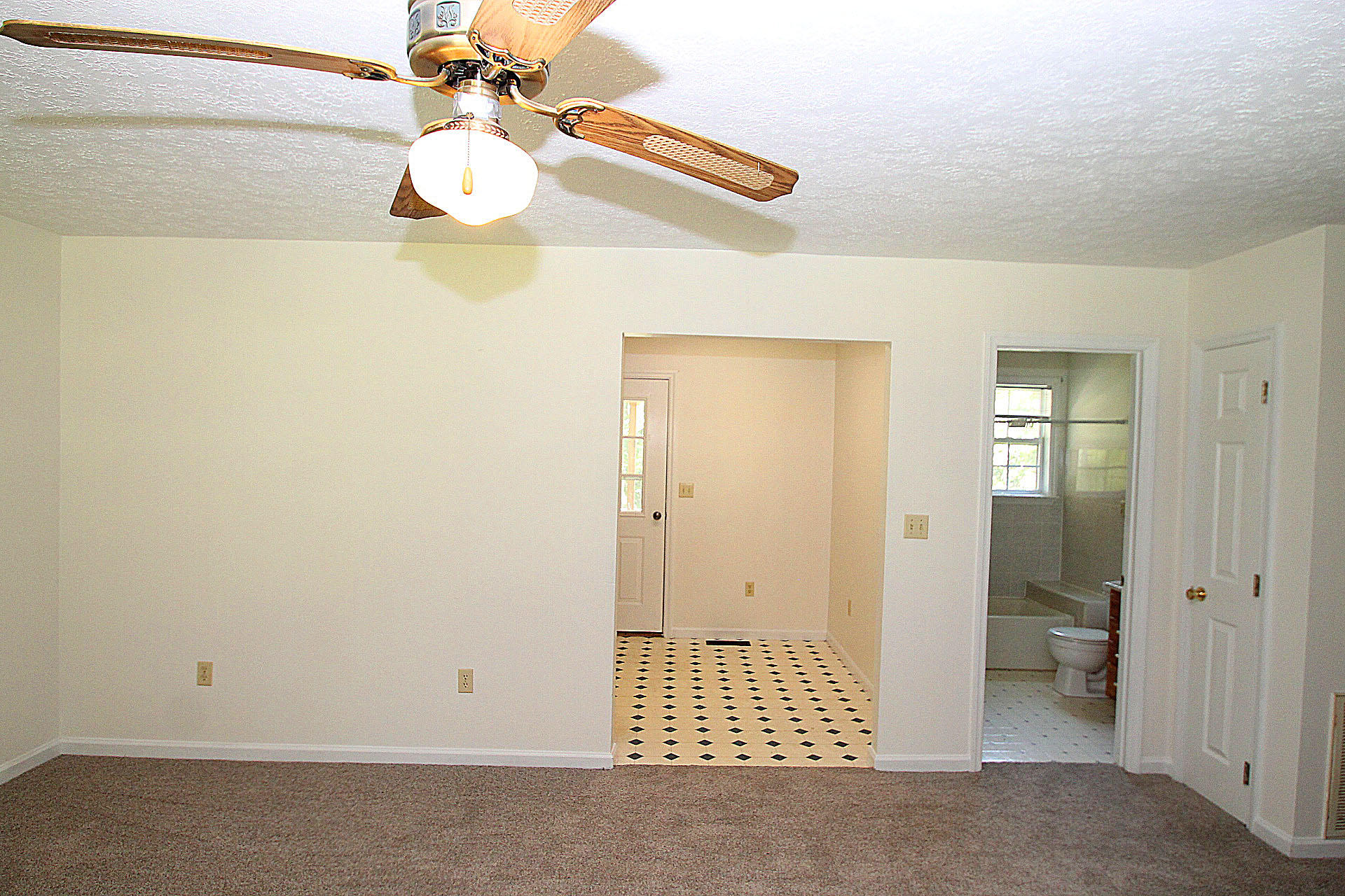 5350 Mayland Road Crossville, TN 38571 - Photo 19 of 33 FRONT ENTRY TO KITCHEN