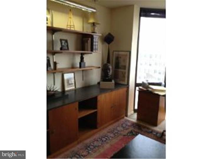 2018-32 Walnut Street, Unit 19GH Philadelphia, PA 19103 - Photo 5 of 10 Bedroom