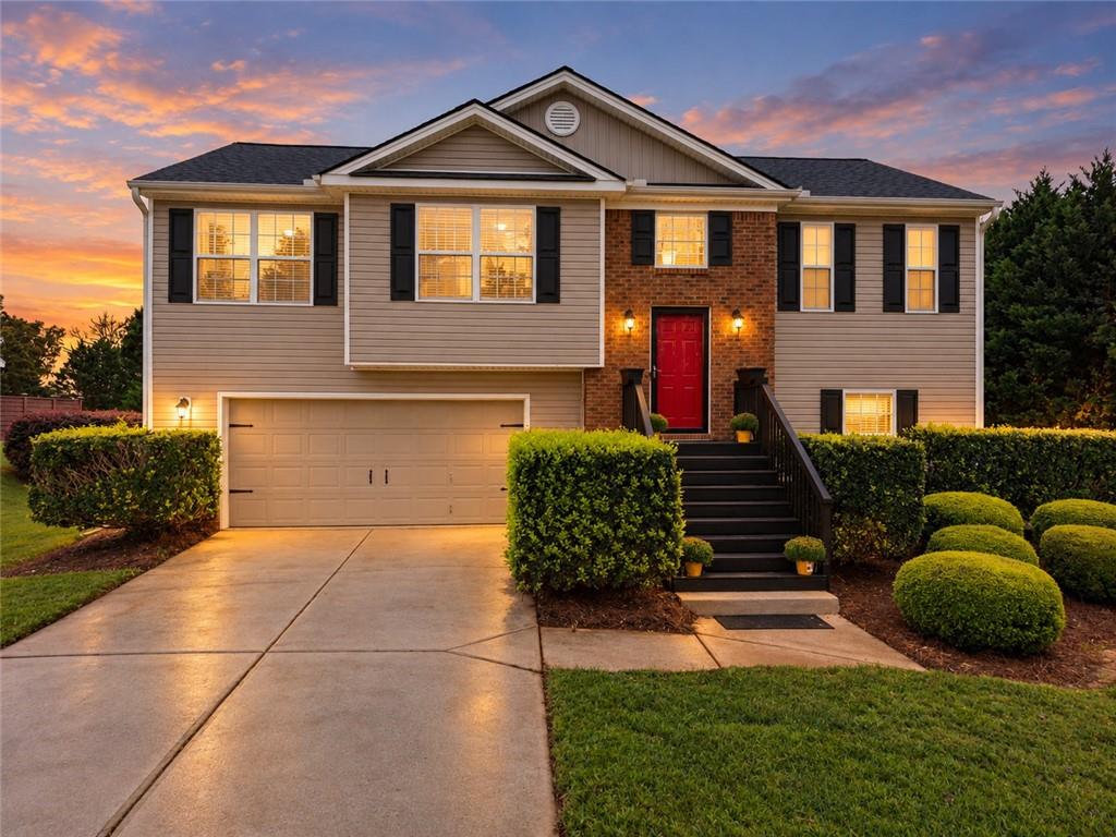 1104 Hummingbird Way Winder, GA 30680 - Photo 3 of 38 Gallery Image 3