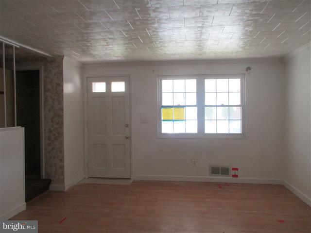 421 Scarsdale Road Baltimore, MD 21224 - Photo 2 of 26 Living Room