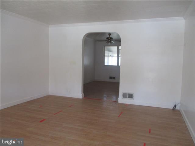 421 Scarsdale Road Baltimore, MD 21224 - Photo 3 of 26 Living Room