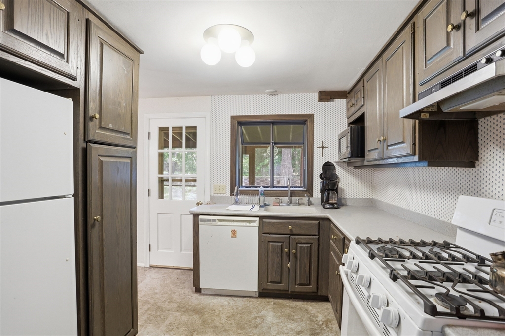 35 Quaboag Road Acton, MA 01720 - Photo 11 of 29