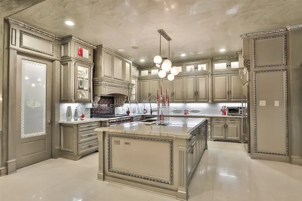 a kitchen that has a lot of cabinets in it
