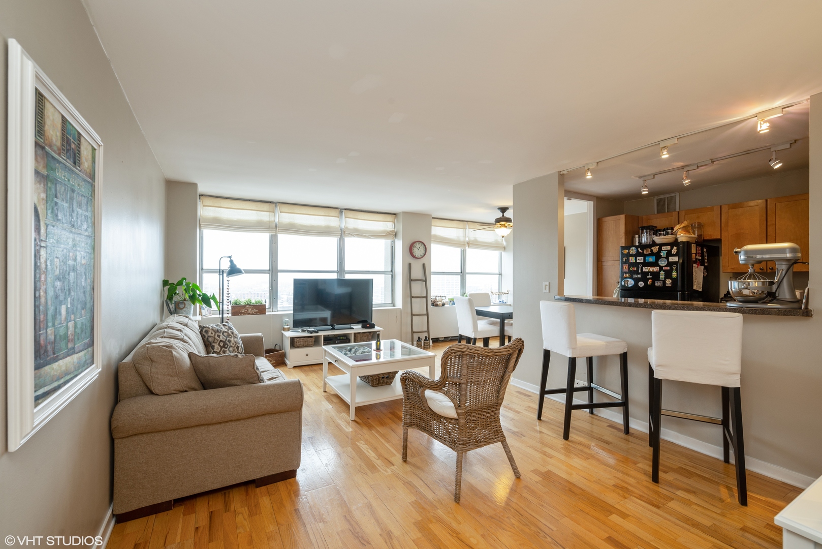 655 West Irving Park Road, Unit 2213 Chicago, IL 60613 - Photo 2 of 15