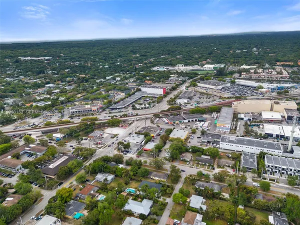 $3,600 | 6820 Southwest 77th Terrace, South Miami, FL 33143