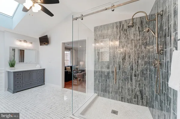 $2,450,000 | 19770 Willowdale Place, Ashburn, VA 20147