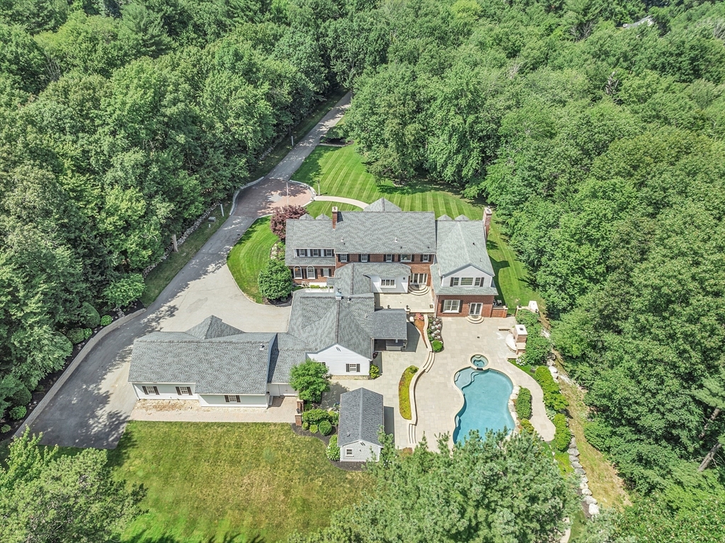 40 Grandview Road Chelmsford, MA 01824 - Photo 4 of 42 an aerial view of a house with outdoor space