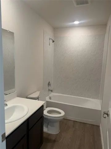 a view of empty room with window