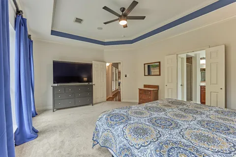 $750,000 | 11 East French Oaks Circle, The Woodlands, TX 77382
