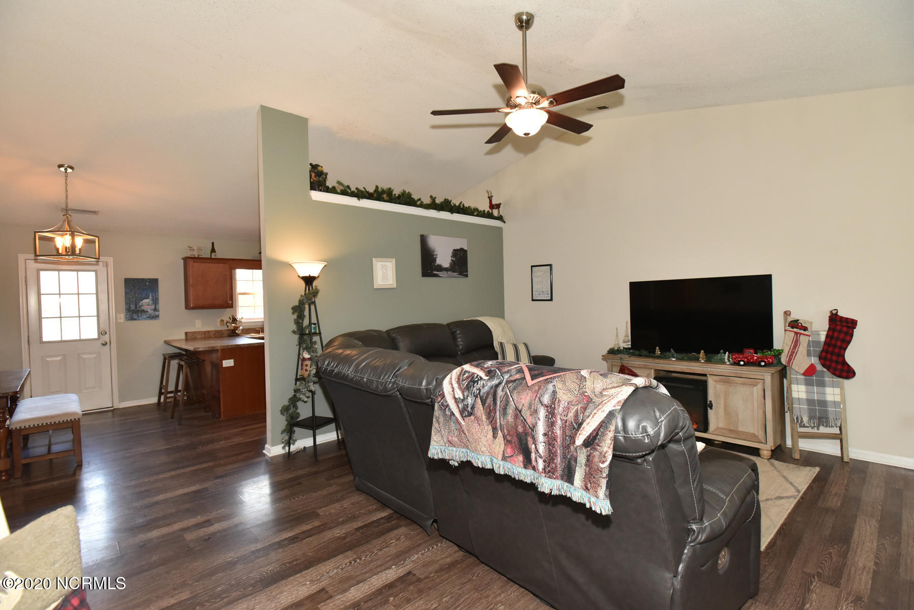 102 Burrell Lane Richlands, NC 28574 - Photo 13 of 40 041