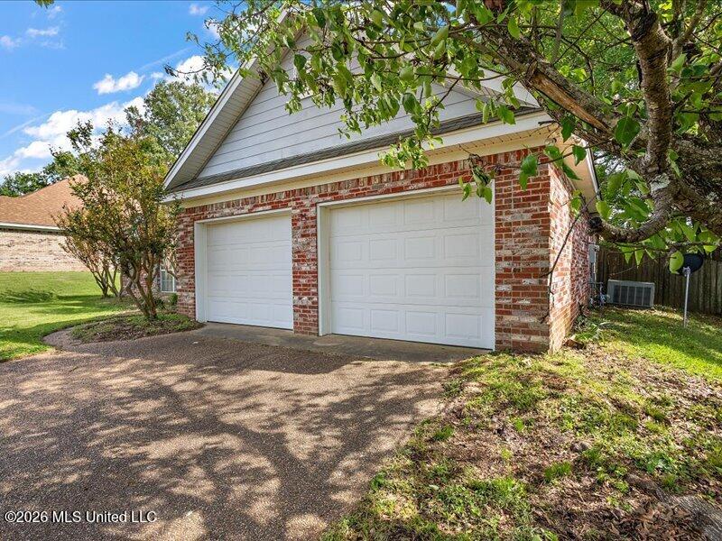 140 Raulston Drive Byram, MS 39272 - Photo 2 of 25 02-HTP_7516