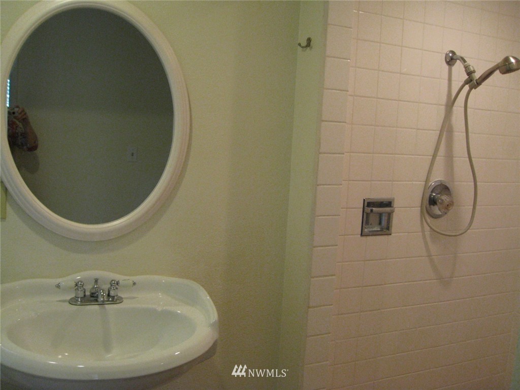 4849 Erlands Point Road Northwest Bremerton, WA 98312 - Photo 14 of 24 Gallery Image 14