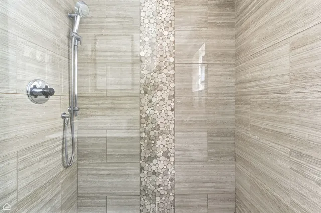 $2,400 | 5151 West Agatite Avenue, Unit 2, Chicago, IL 60630