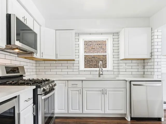 $2,400 | 5151 West Agatite Avenue, Unit 2, Chicago, IL 60630