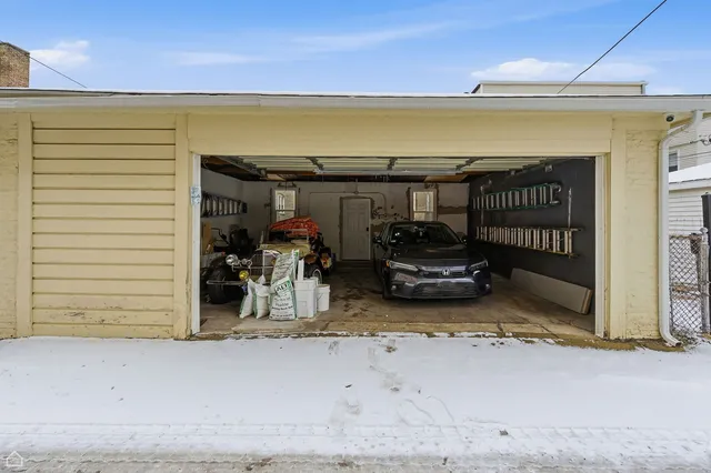 $2,400 | 5151 West Agatite Avenue, Unit 2, Chicago, IL 60630