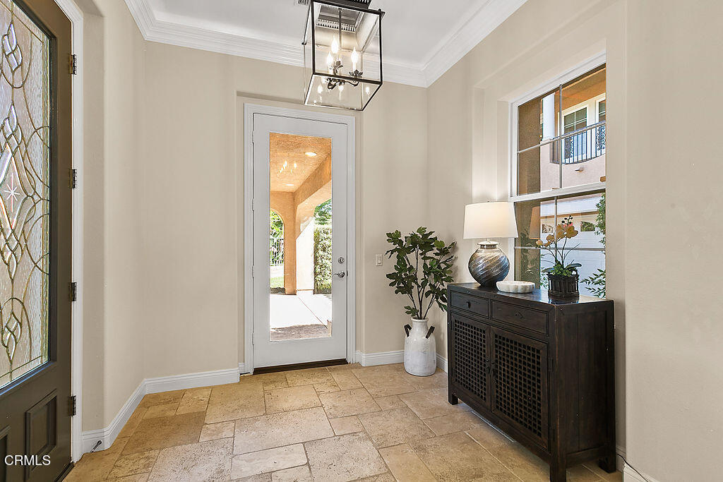 14216 Oneida Court Moorpark, CA 93021 - Photo 5 of 75 14216Oneida_October23,2024_0008