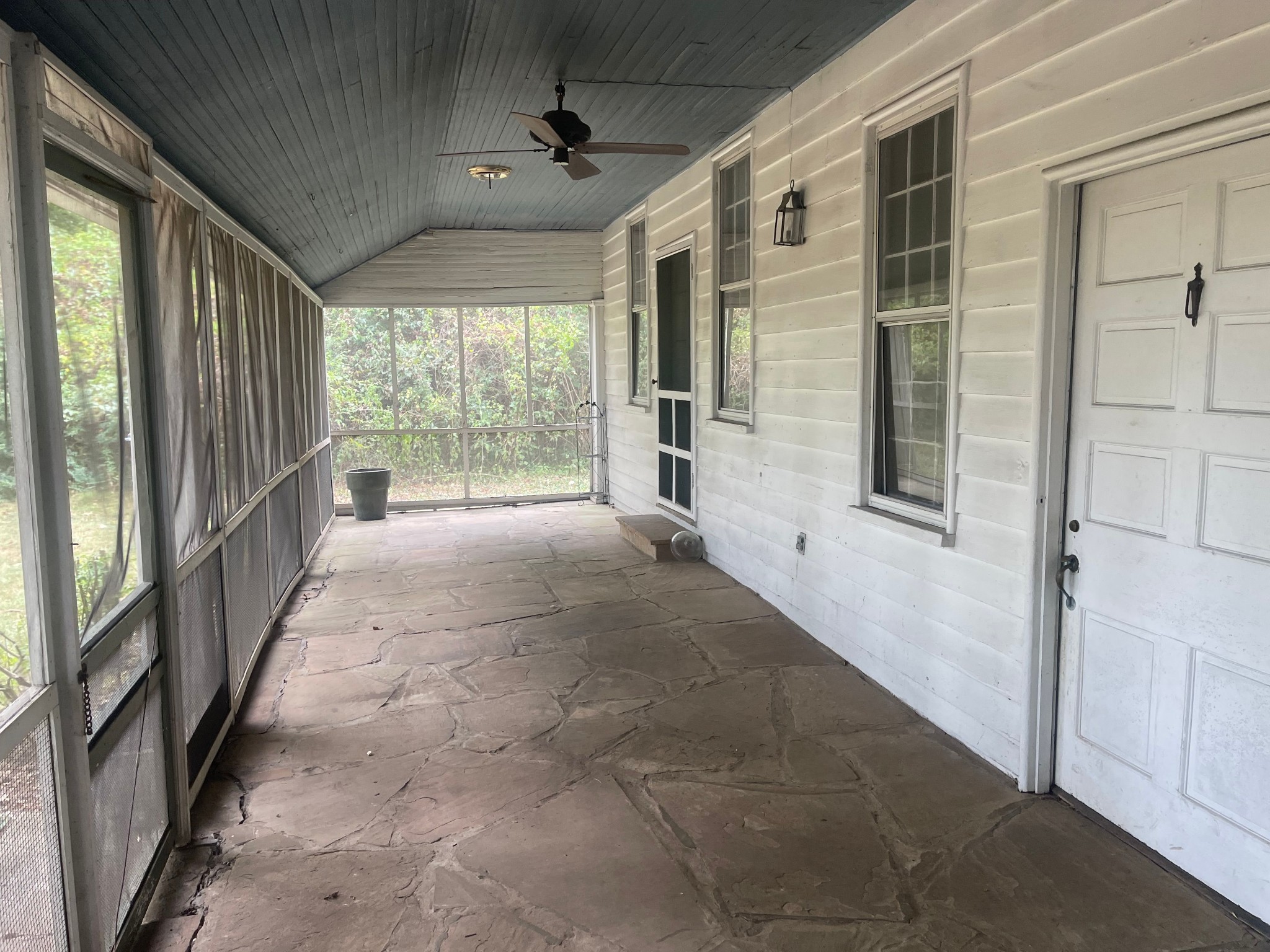 3088 Hillsboro Road Brentwood, TN 37027 - Photo 3 of 18 a view of a porch