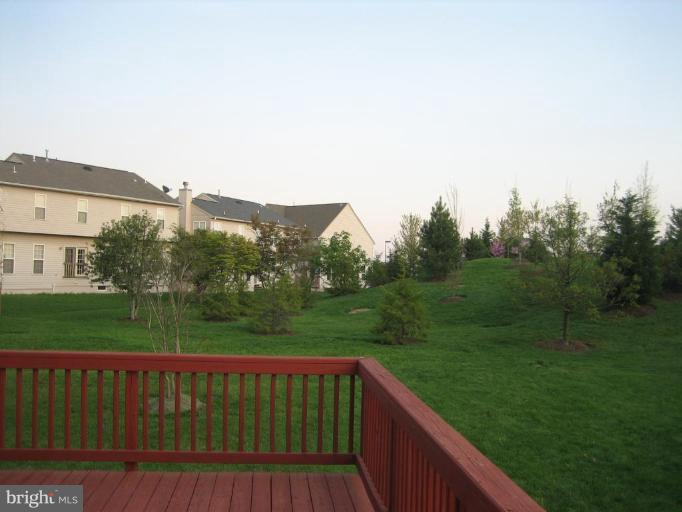 14210 Schaeffer Road Germantown, MD 20874 - Photo 27 of 30 Back yard