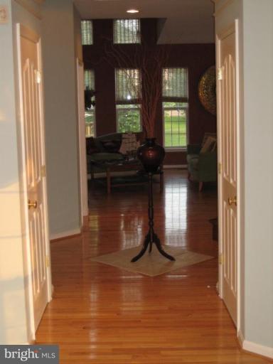 14210 Schaeffer Road Germantown, MD 20874 - Photo 4 of 30 Entrance / Foyer