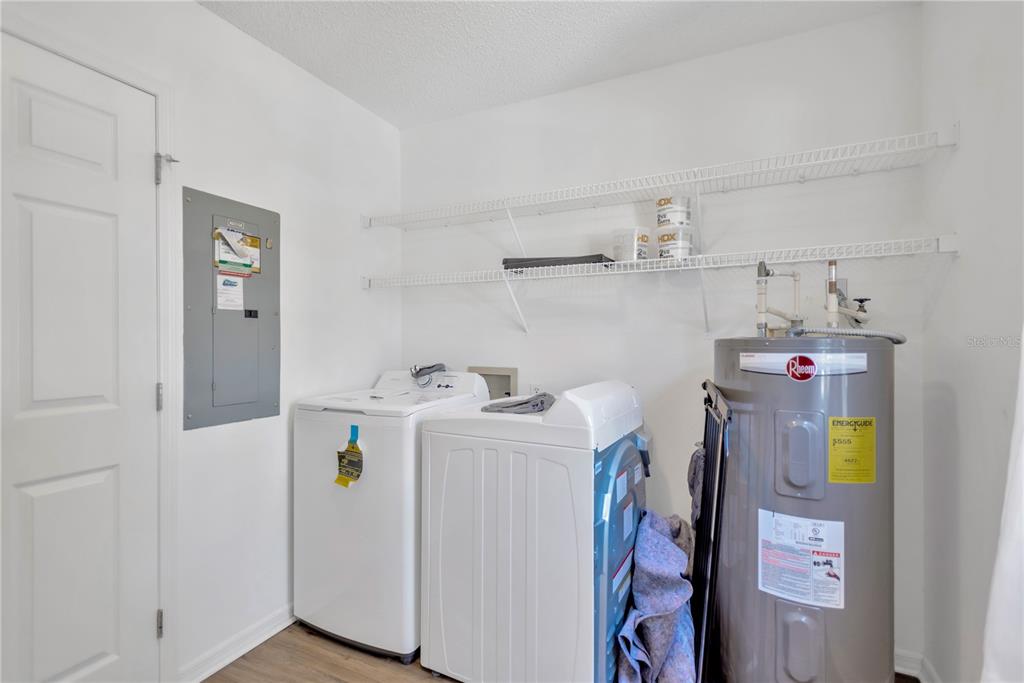 3600 Raintree Terrace Lakeland, FL 33803 - Photo 8 of 22 a utility room with dryer and washer