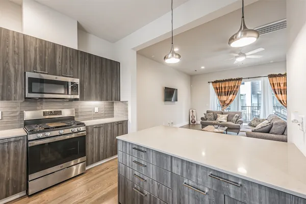 $2,890 | 2136 Dennis Street, Houston, TX 77004