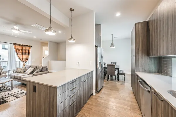 $2,890 | 2136 Dennis Street, Houston, TX 77004