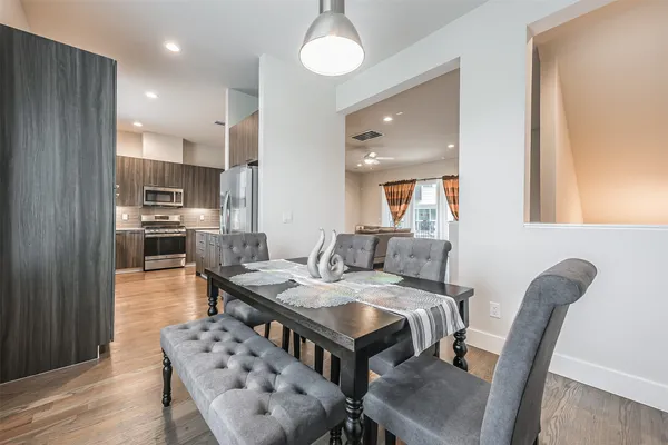 $2,890 | 2136 Dennis Street, Houston, TX 77004