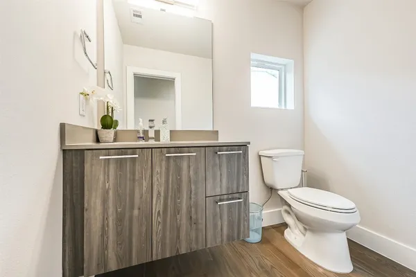 $2,890 | 2136 Dennis Street, Houston, TX 77004